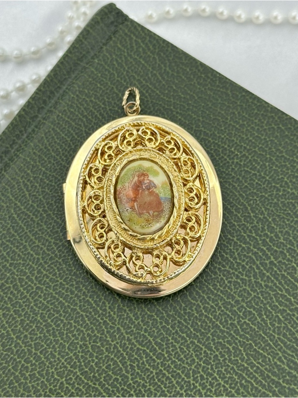 Gold Vintage Fragonard Couple Filigree Locket